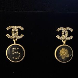 CHANEL MATTE GOLD VINTAGE EARRINGS